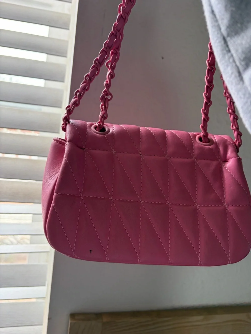 Quilted Pink Shoulder Bag with Chain Strap - Picture 3 of 5